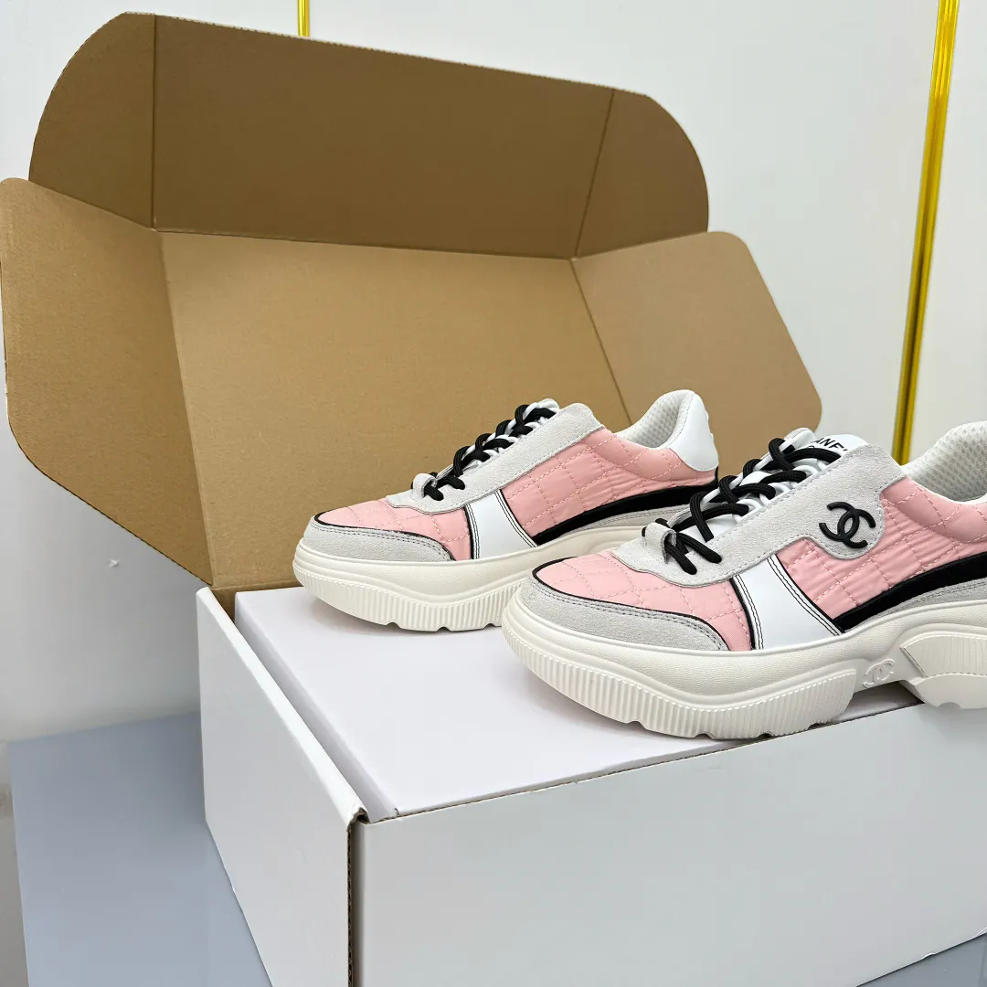 👟👟Ex-factory price 620👟👟 Chanel bread shoes ~ original calfskin panda shoes Chanel 25C latest hot style panda black and white sports shoes casual sneakers Xiaoxiang hot item classic black and white panda color coco girls must pay Fabric: original custom mixed sheepskin lining: original imported breathable mesh lining outsole: Original molded rubber + TPU combination Size: Women's 35-41
